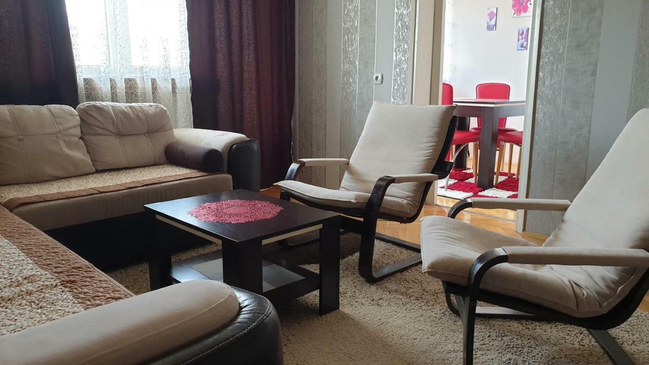 Apartment Sweet Dreams 1 *